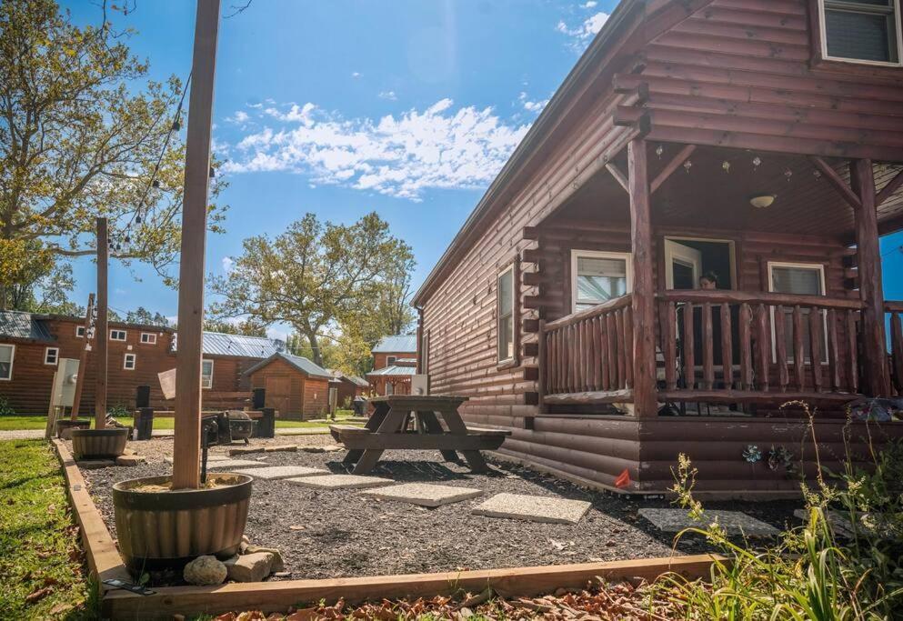 Charming Lakeview Cabin Near Geneva-On-The-Lake! Ashtabula Exterior foto