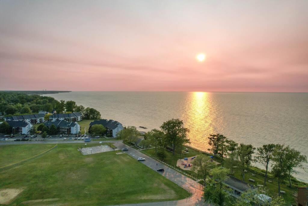 Charming Lakeview Cabin Near Geneva-On-The-Lake! Ashtabula Exterior foto